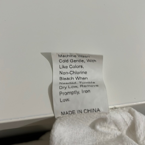 White romper with ruffle sleeves - Picture 5 of 6